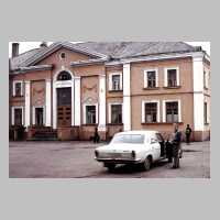 111-1277 13.09.1994 in Wehlau auf dem Bahnhofvorplatz.JPG